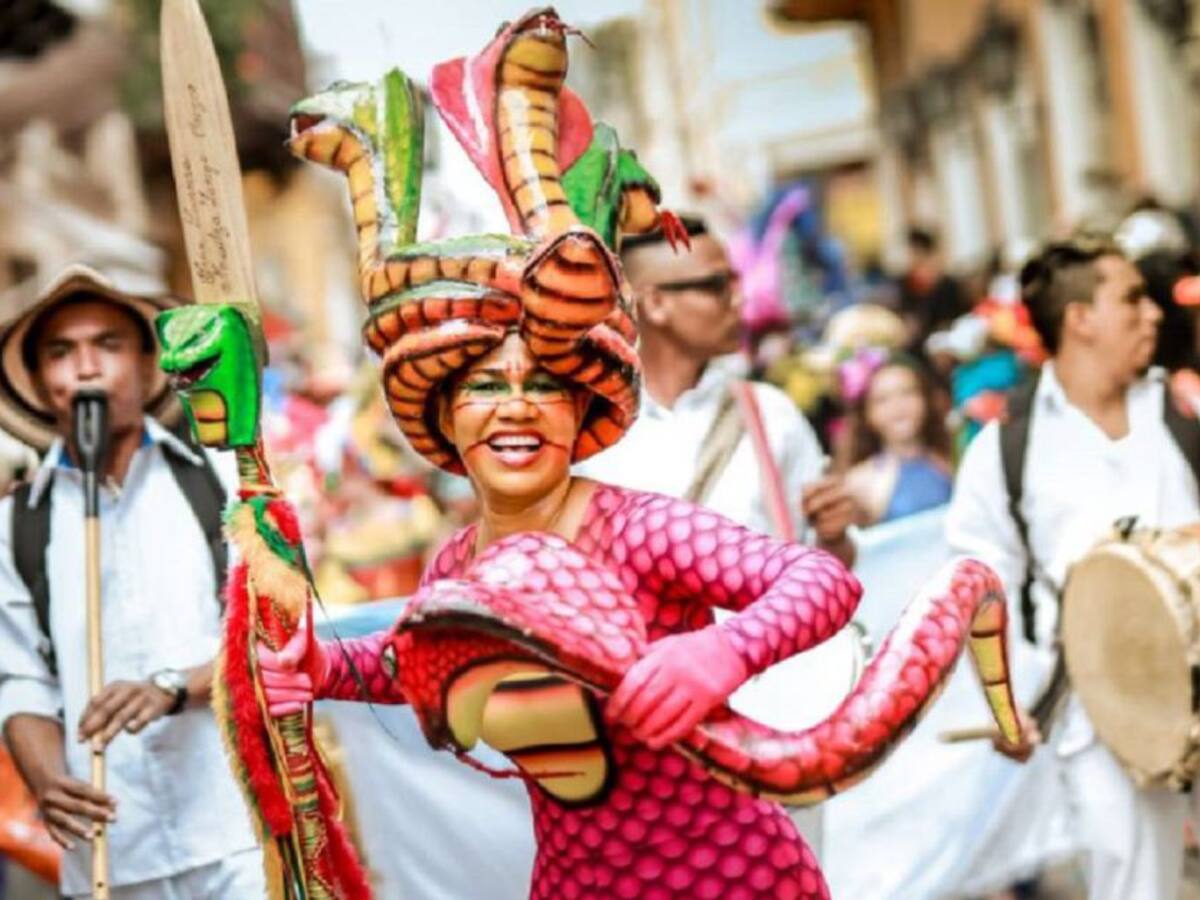 Realizarán ‘Abrazatón’ para defender las Fiestas del 11 de Noviembre