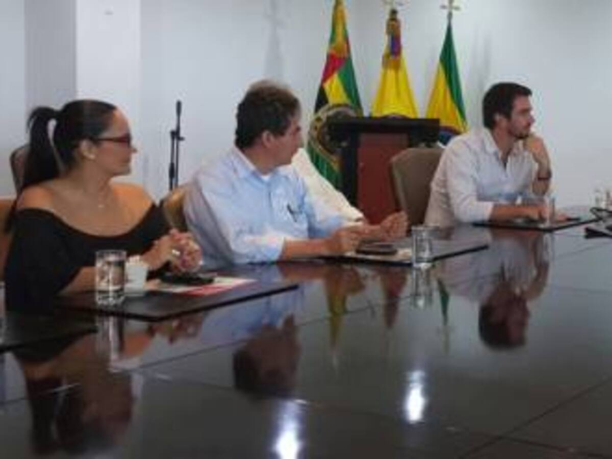 Gremios económicos apoyan a alcalde para acogerse a ley 550