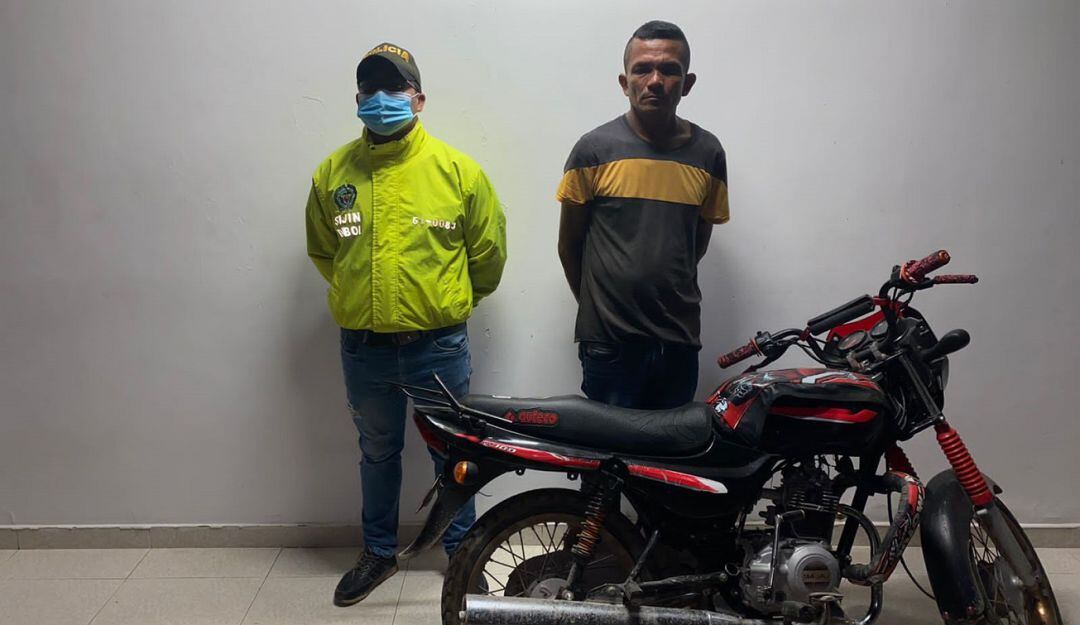 El sujeto fue detenido cuando se movilizaba con una motocicleta que minutos antes había sido hurtada