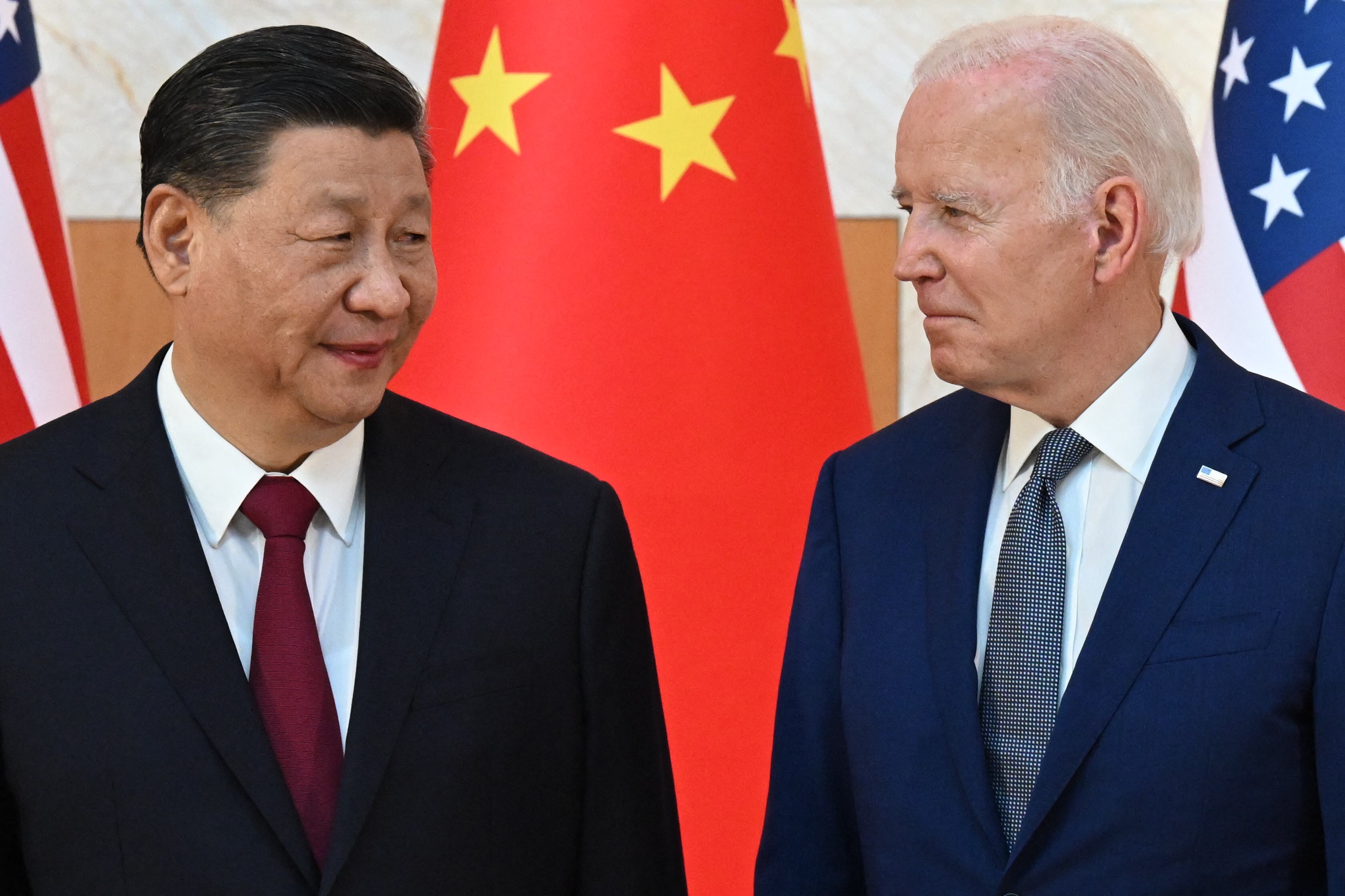 Los presidentes de China, Xi Jinping (izq), y de Estados Unidos, Joe Biden (der).
(Foto:    SAUL LOEB/AFP via Getty Images)