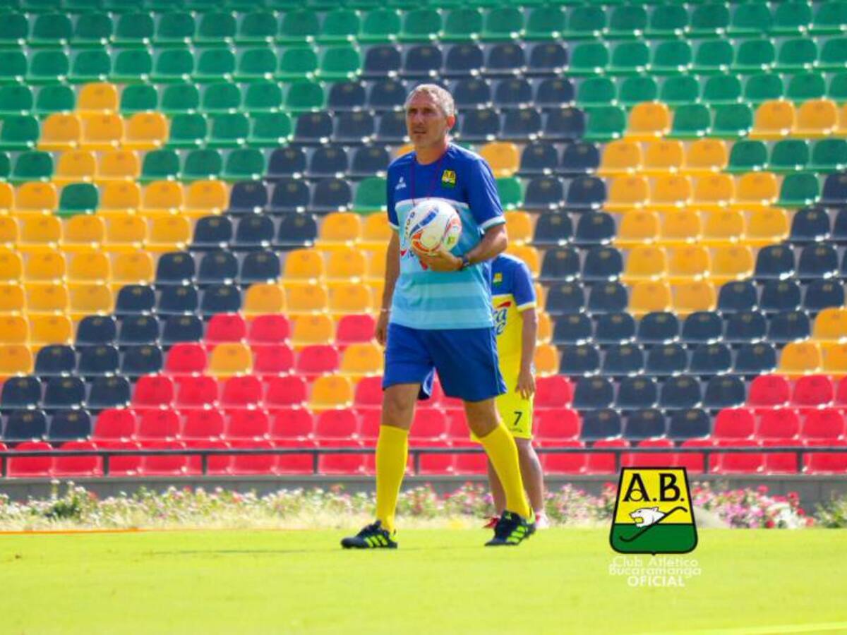 Mayoría de hinchas no quieren salida de Cagna