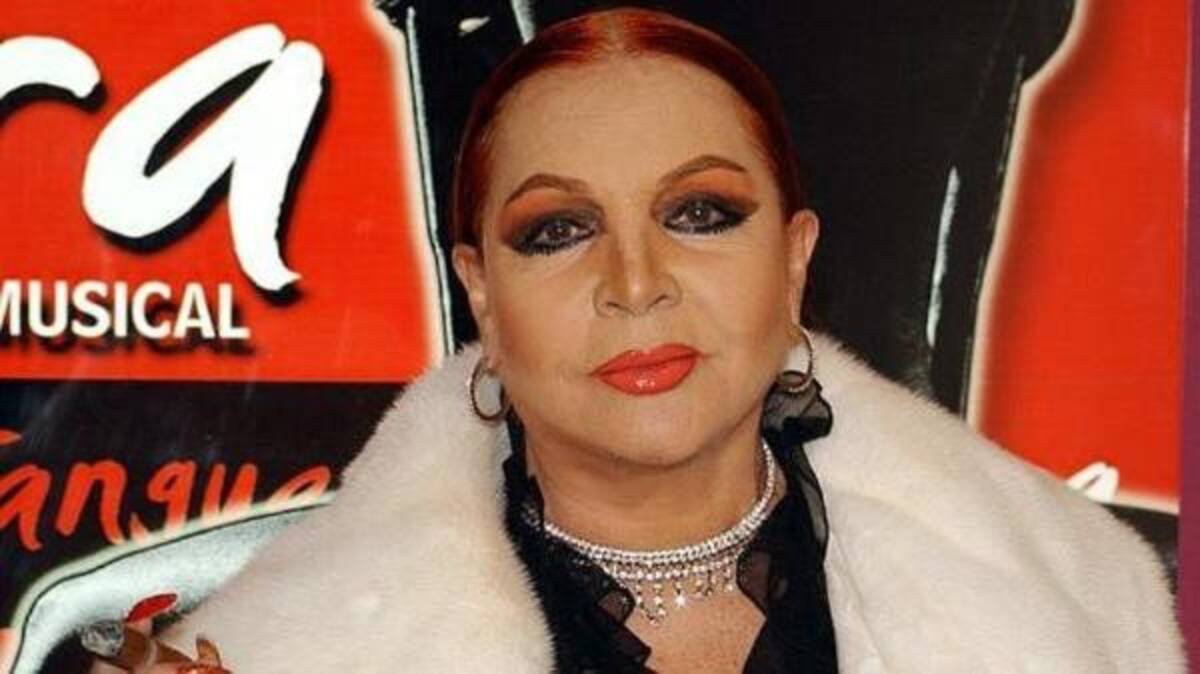 La actriz y cantante Sara Montiel ha fallecido este lunes en su residencia de Madrid. Al dirigirse al domicilio para reanimarla, su médico personal ya se la encontró muerta. Montiel, que contaba con 85 años de edad, se encontraba acompañada de su hija Thais