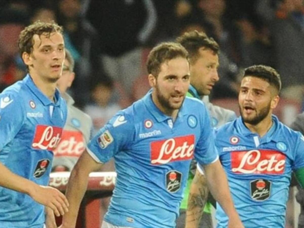 Sin Zúñiga, Napoli recibe al Dnipro en las semifinales de la Europa League