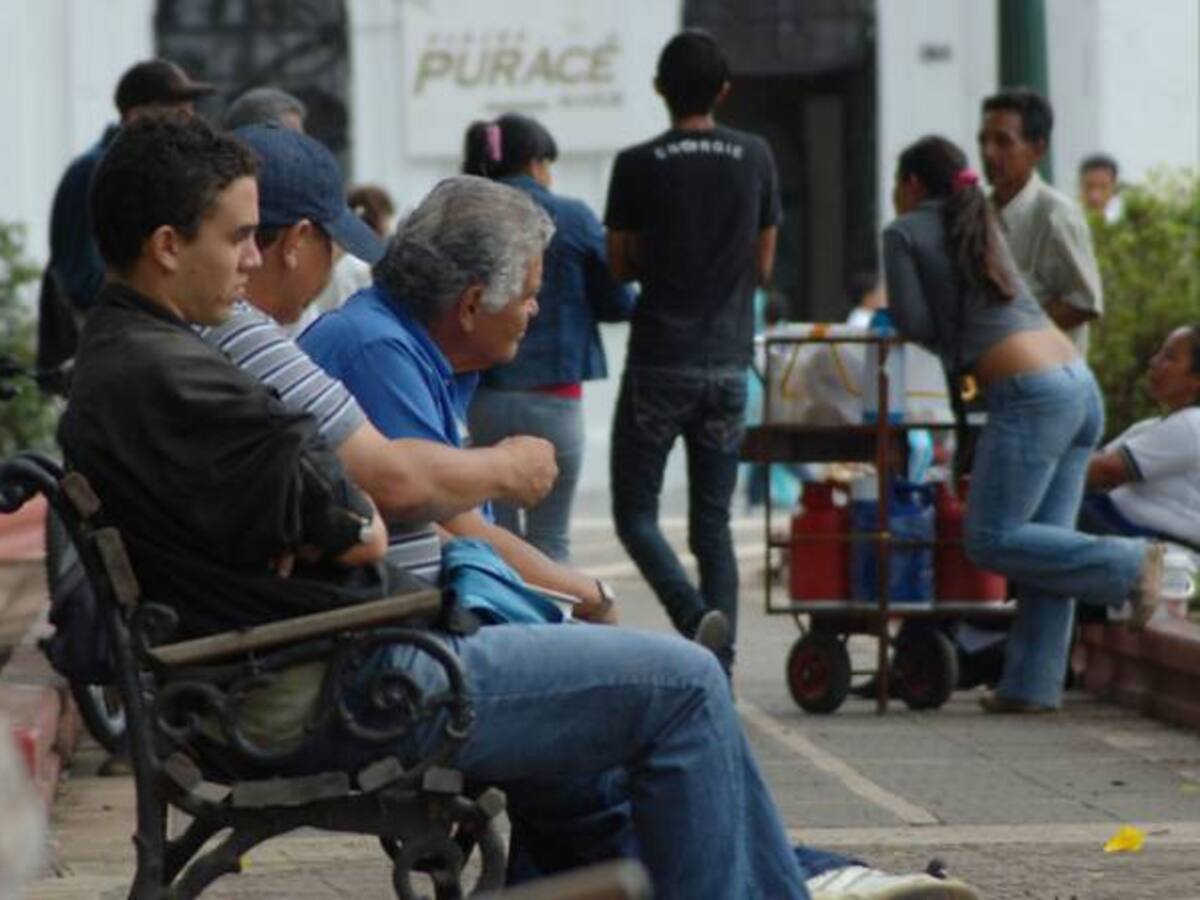 Santos dice que la tasa de desempleo deberá bajar a menos del 4,8 %