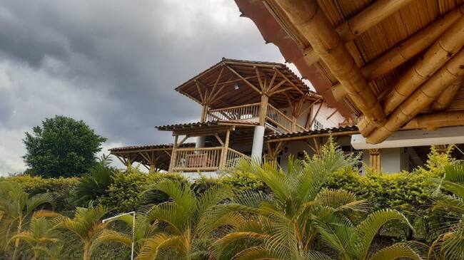 Todos los días escuche la información local en Caracol Radio 5:45, 6:45, 7:45, 8:45 y 945 a.m.