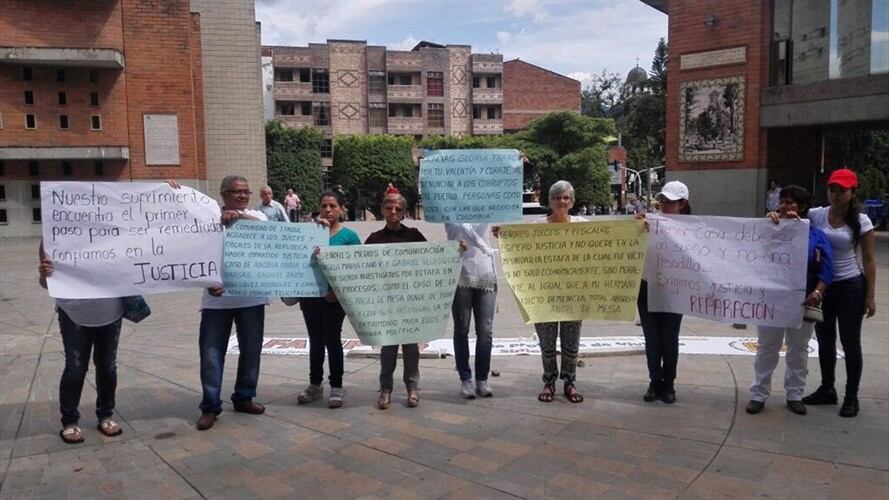Afectados por estafa. Foto: La Wcon Julio Sánchez Cristo