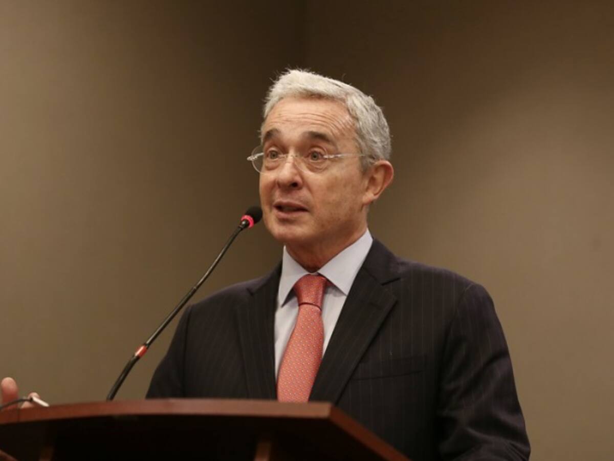 Uribe admite que propuesta de una sola Corte no saldrá adelante