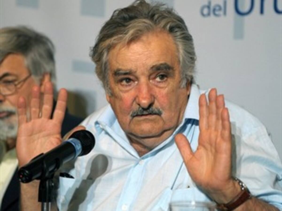 Mujica aclara que se opone a marihuana y aborto pero prefiere legalizarlos