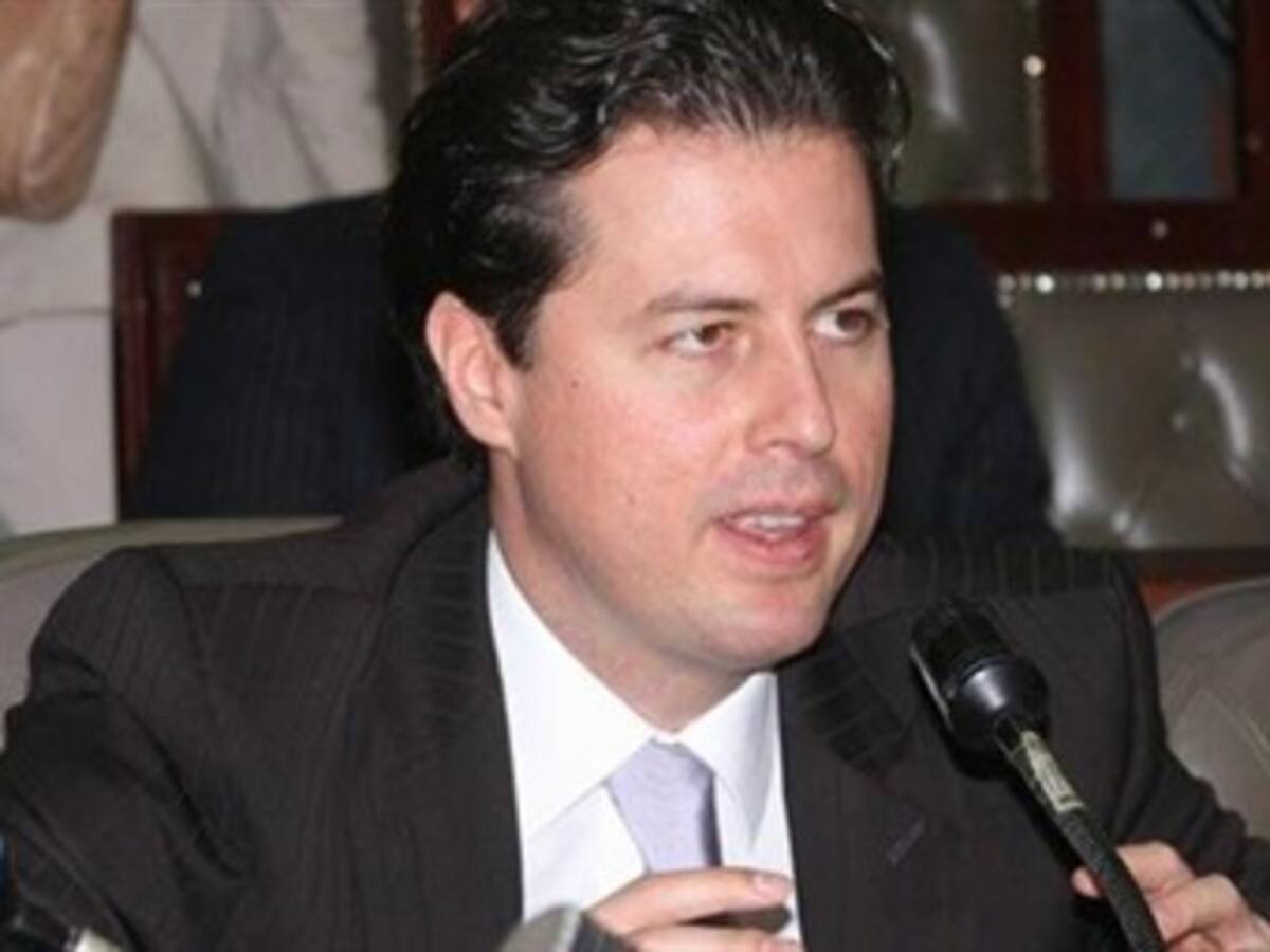 Senador Galán advierte entrega "A dedo" de concesión vial en Santander