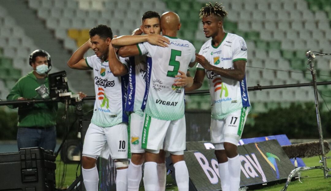 Atlético Huila celebrando un gol ante el Quindío