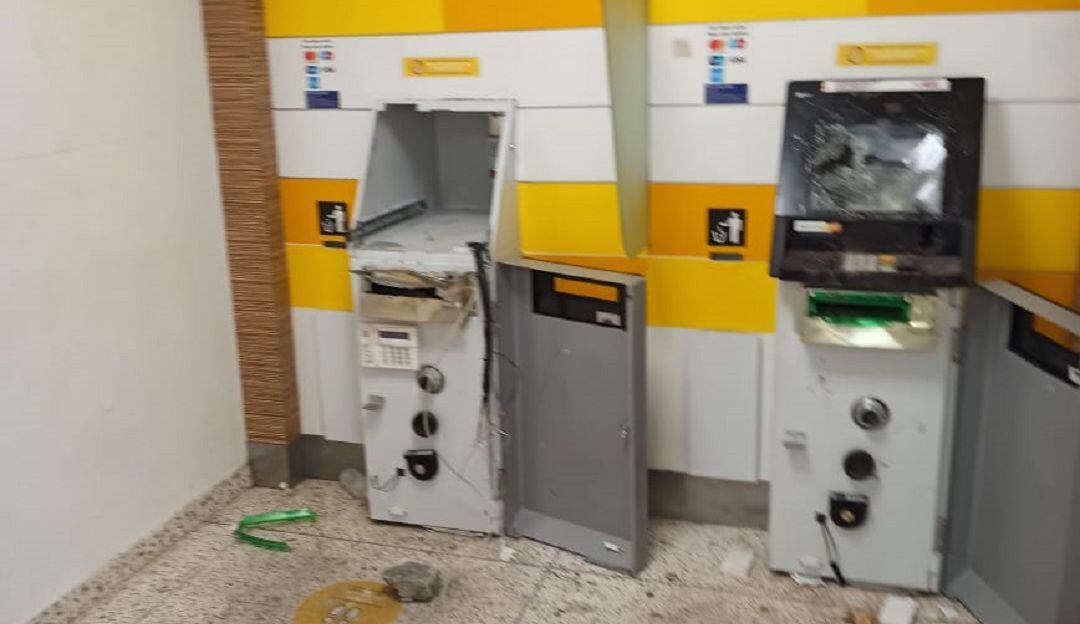 Estas personas habrían causado destrozos en un CAI y una entidad bancaria en la Bomba El Amparo