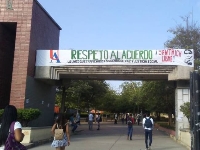 Controversia por pancarta en apoyo a Santrich en la Uniatlántico
