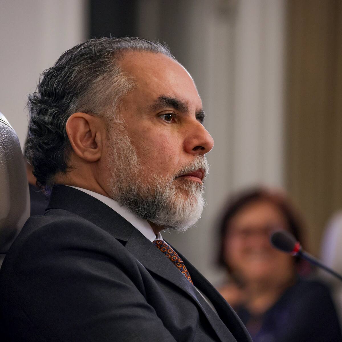 Tribunal ratifica embargo a casa de Armando Benedetti y mantiene medidas por extinción de dominio