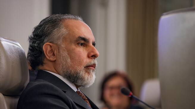 Benedetti crítica a alcaldes en EE.UU.: su show político obstaculiza la certificación y colaboración