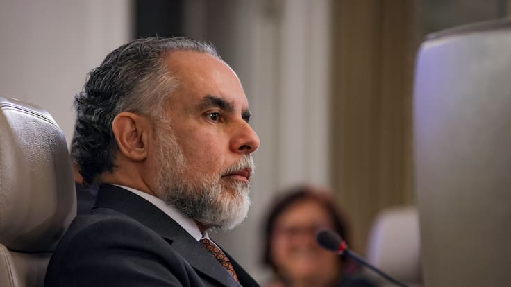 Benedetti crítica a alcaldes en EE.UU.: su show político obstaculiza la certificación y colaboración