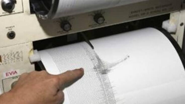 Hallan la 'caja negra' del avión accidentado en India y sigue identificación de víctimas de la tragedia