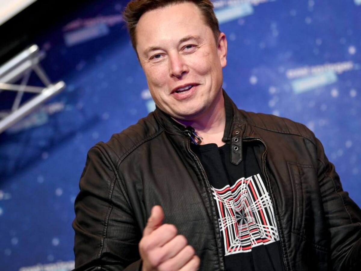 Como si fuera suyo: Elon Musk derrumba el precio del bitcóin… otra vez