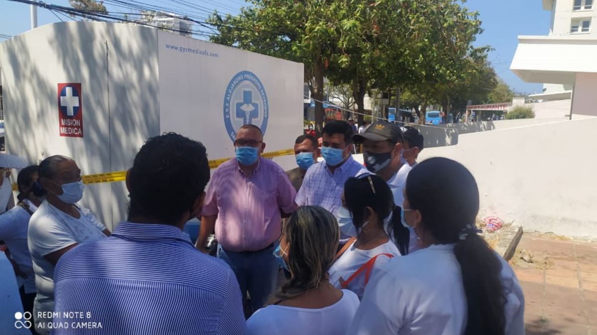 Extrabajadores de la ESE de Santa Marta protestan por falta de pagos