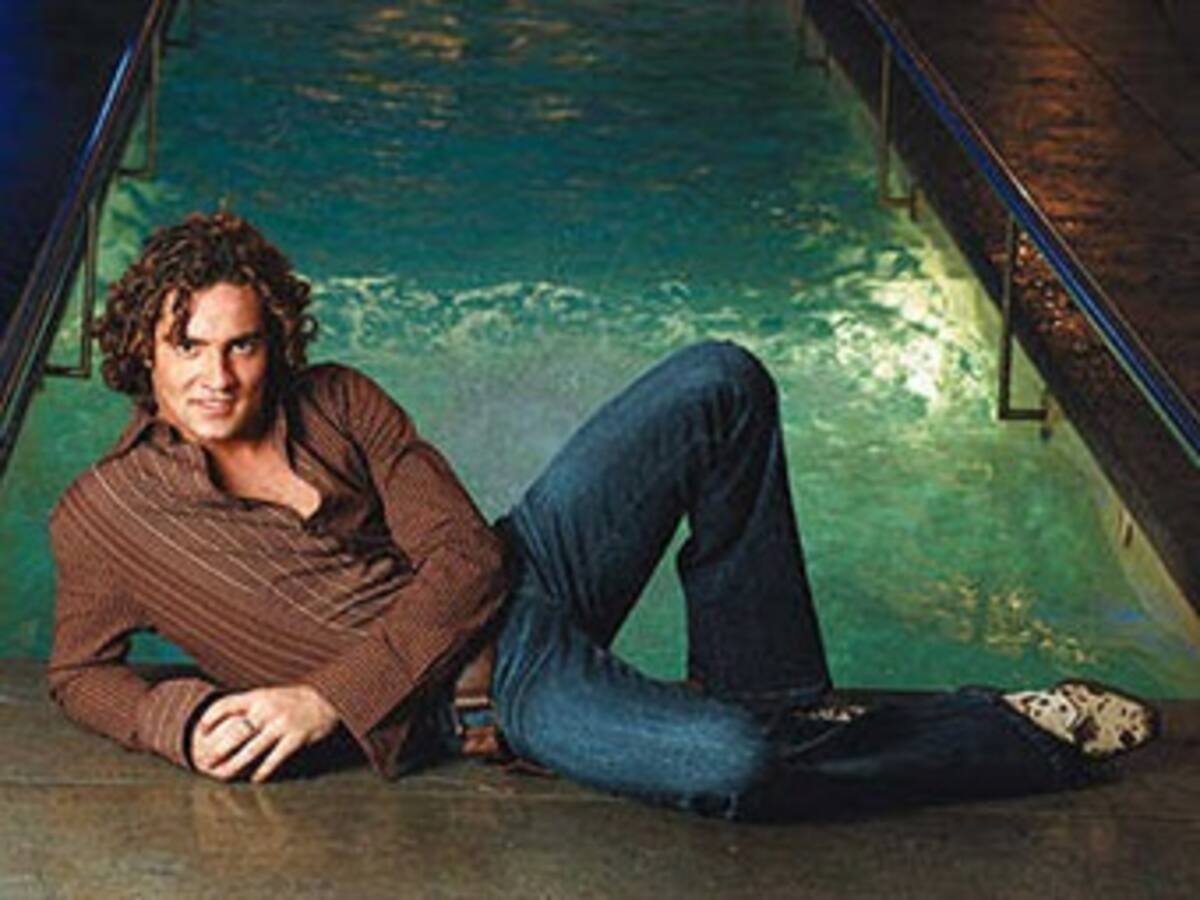 David Bisbal se convierte en un 'sim' en su último videoclip