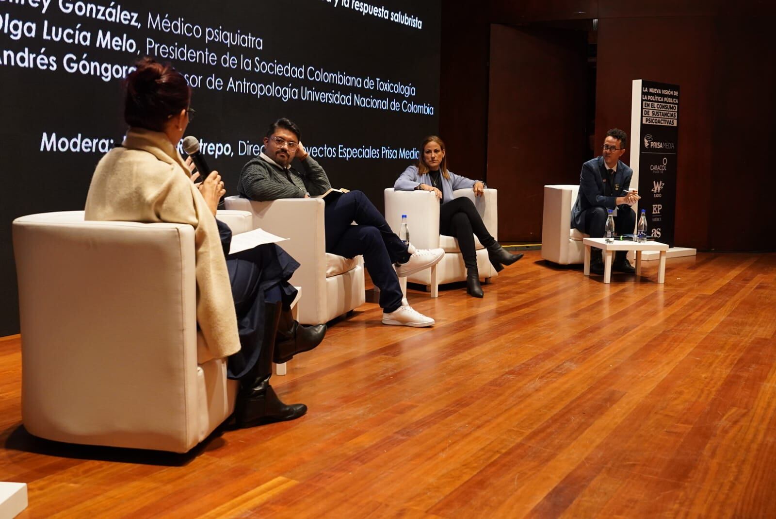Para los panelistas del foro ‘La nueva visión de la política pública en el consumo de sustancias psicoactivas’, la sociedad necesita encontrar métodos de reducción de riesgo y daño dentro y fuera de las clínicas. | Foto: Caracol Radio