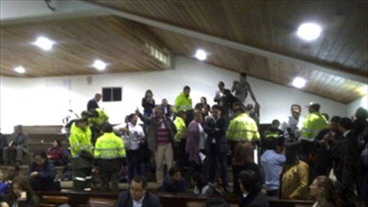 Choque entre concejales y barras generó incidente en el Cabildo Distrital