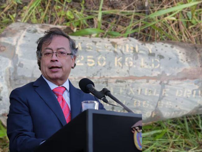 Petro contradice a general Warner Bravo y afirma que bomba en frontera fue lanzada desde avión