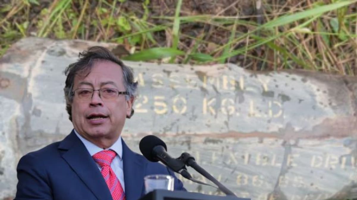 Petro contradice al general Warner Bravo y afirma que bomba en frontera fue lanzada desde un avión