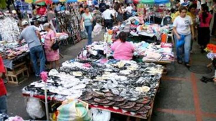 Denuncian millonarias pérdidas en reubicación de vendedores informales en Bogotá
