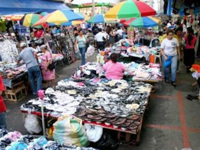 Denuncian millonarias pérdidas en reubicación de vendedores informales en Bogotá