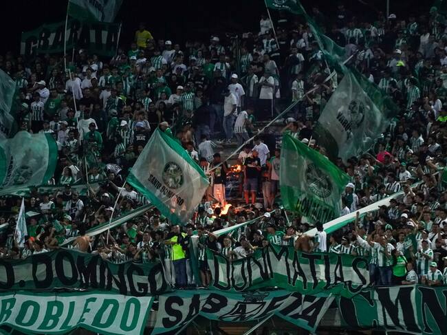 Hinchas de Atlético Nacional en la tribuna sur del Atanasio Girardot / Colprensa