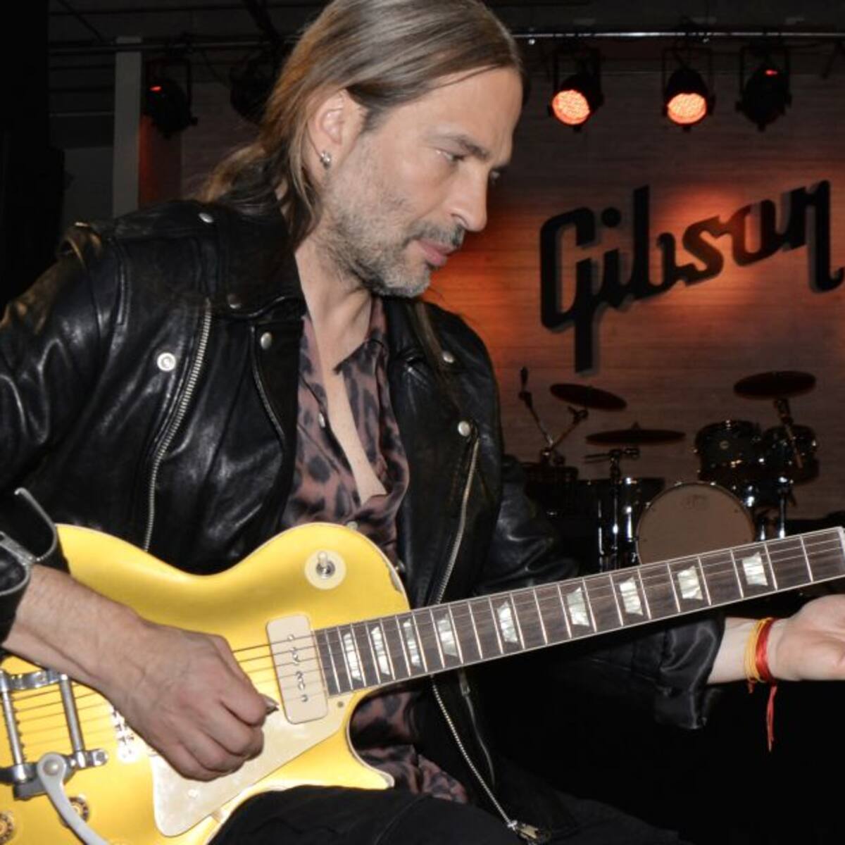Guitarrista de Maná, primer latino con una guitarra Gibson personalizada