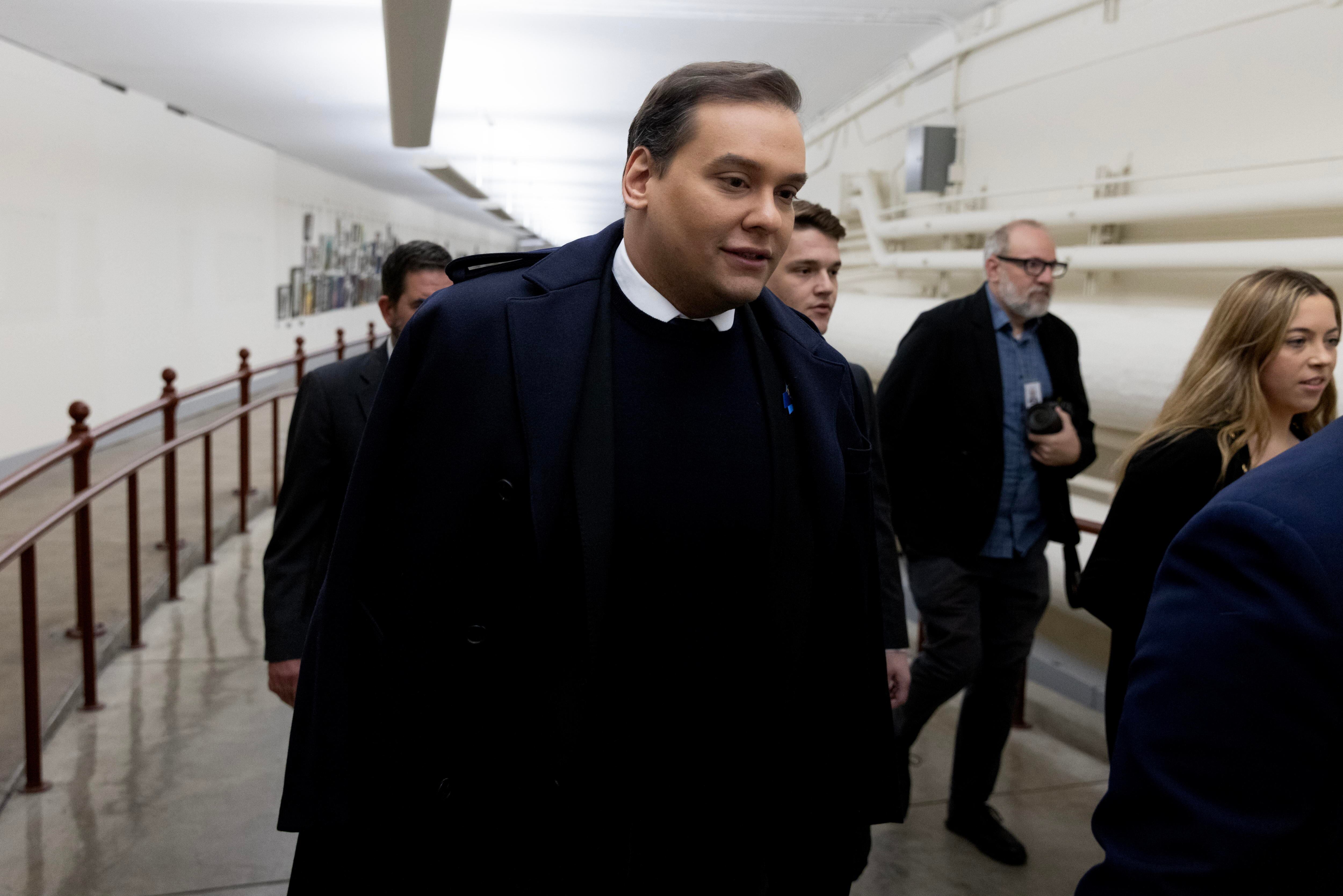Washington (United States), 01/12/2023.- Republican Representative of New York George Santos walks from his office to the House of Representatives before the House voted to expel Santos from Congress, on Capitol Hill in Washington, DC, USA, 01 December 2023. Santos is the sixth representative in US history to be expelled from Congress. (Nueva York) EFE/EPA/MICHAEL REYNOLDS