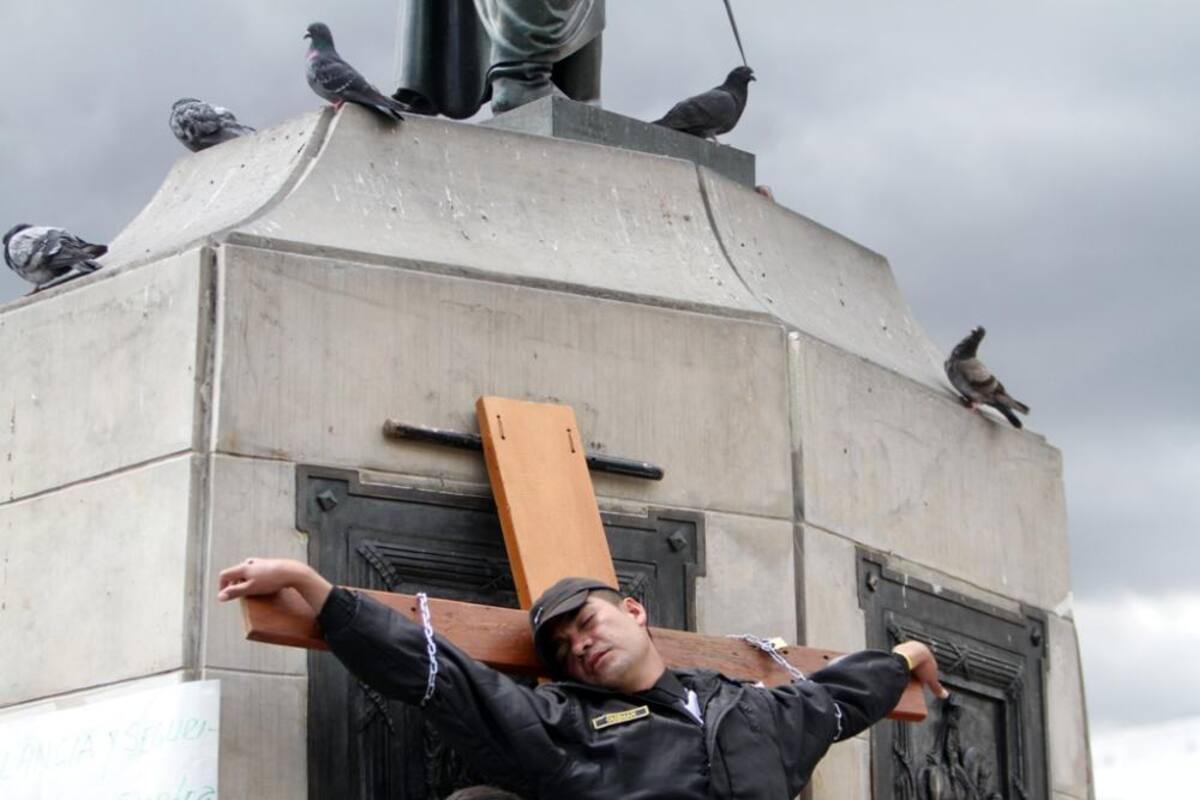 Un grupo de vigilantes y celadores, decidieron entrar en huelga de hambre, hasta que el gobierno le escuche sus peticiones.