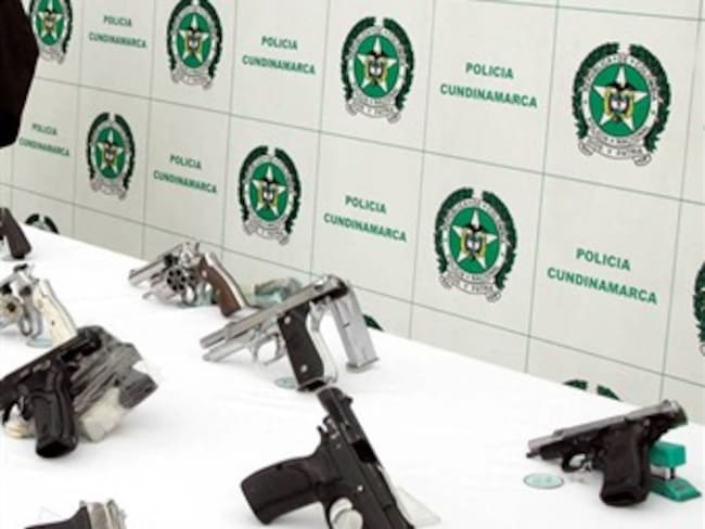 Medida de aseguramiento a cuatro oficiales por comercializar armas
