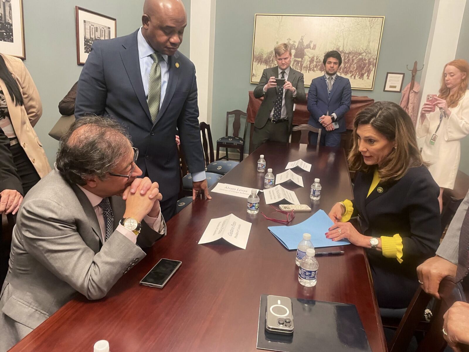 Encuentro entre el presidente Gustavo Petro y la representante María Elvira Salazar. 
(Foto: @RepMariaSalazar )
