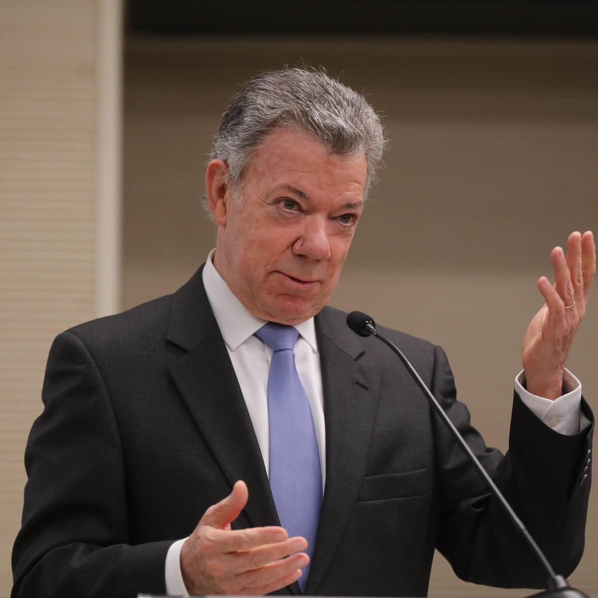 La razón por la que Juan Manuel Santos no logró abordar avión hacia Colombia