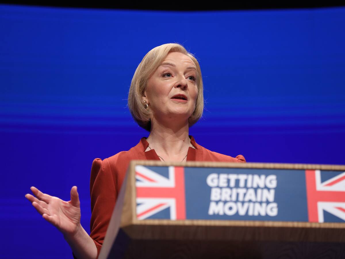 Nuestro plan económico beneficiará a todos: primera ministra británica