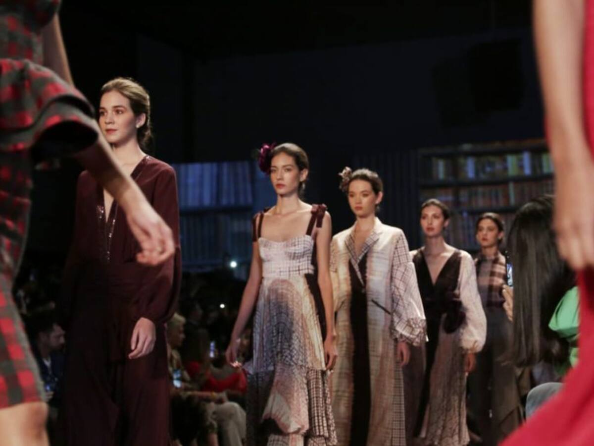 Silvia Tcherassi llena de "poesía" la pasarela del Bogotá Fashion Week