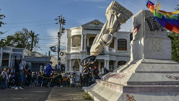 ¿Qué tan válido es tumbar monumentos como parte de las protestas?
