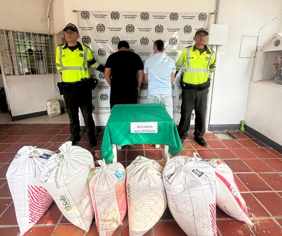 Capturados por saqueo a tractocamión en vías del Cesar. Foto: Policía