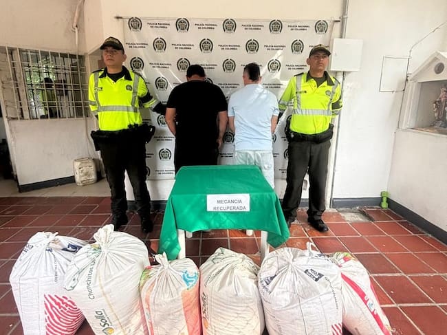 Capturados por saqueo a tractocamión en vías del Cesar. Foto: Policía