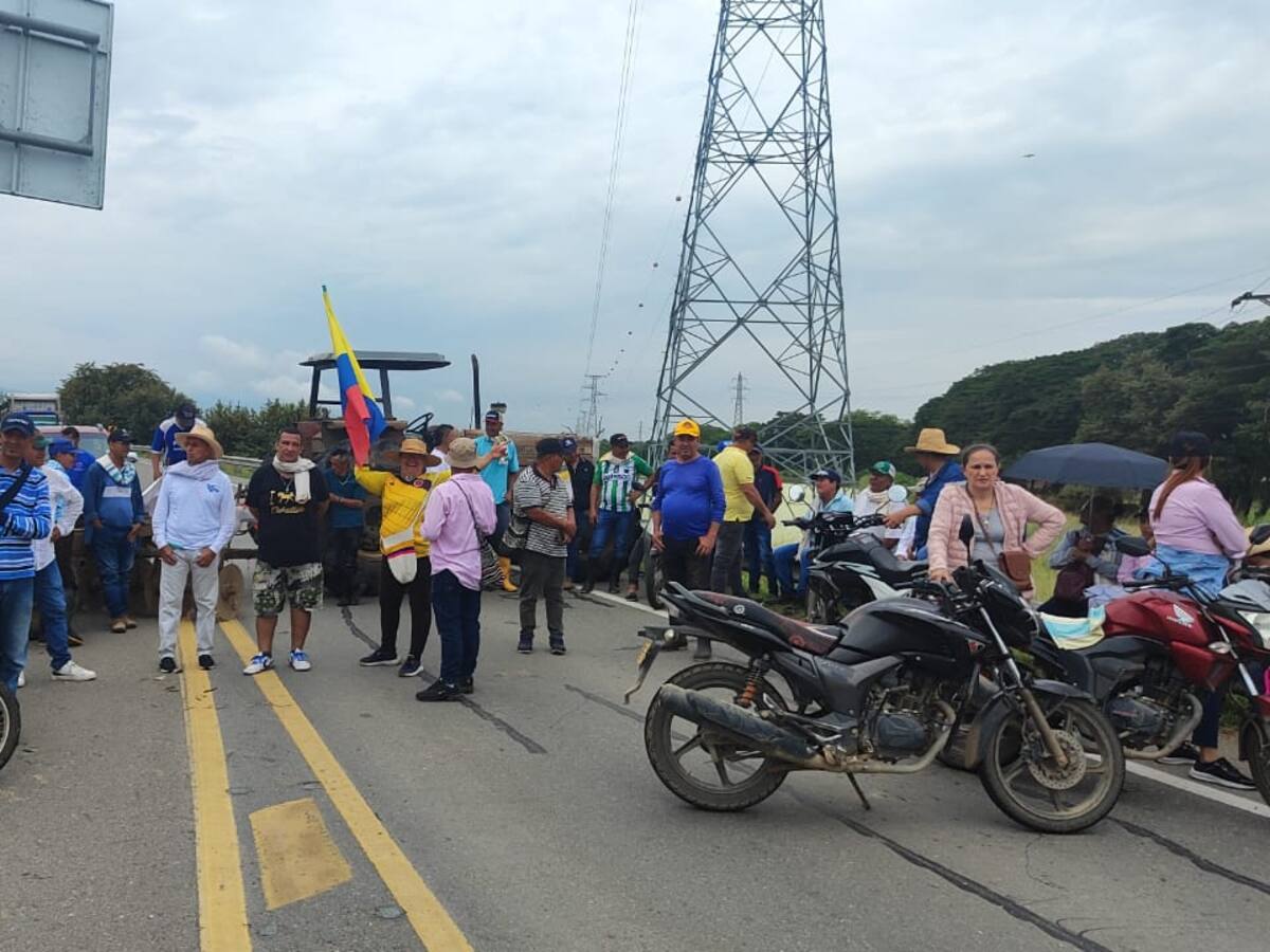 Arroceros del Huila cierran vías nacionales exigiendo mejoramiento en el precio del arroz