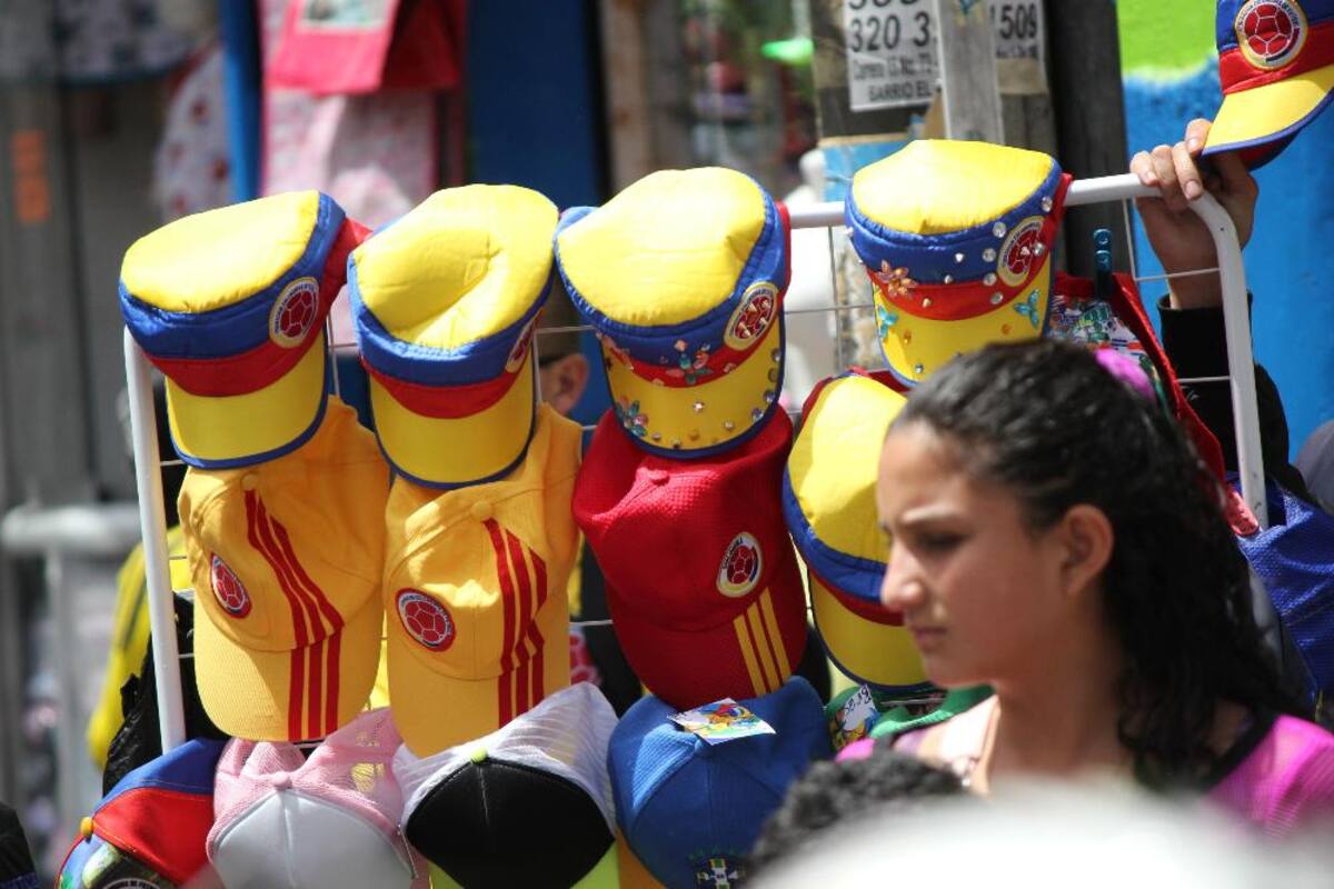 La plaza de Bolívar reúne a miles de hinchas de la selección.