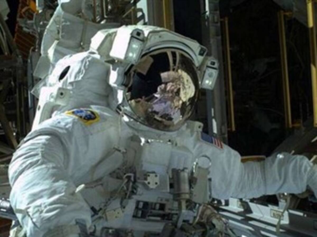 Culmina con éxito segunda caminata espacial