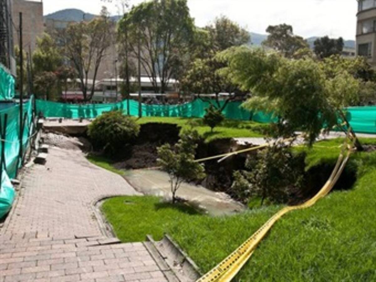 Procuraduría inicia investigación por hundimiento de vía al norte de Bogotá