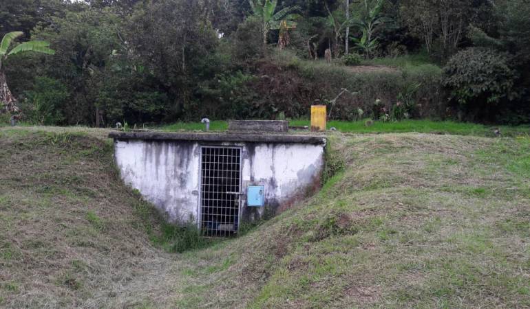 Tanque de agua en parte alta de Manzanares