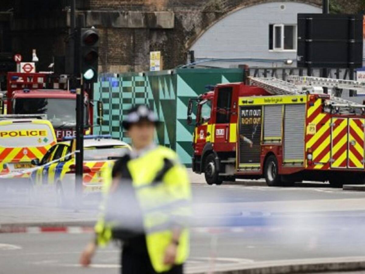 Fuerte incendio en estación de metro de Londres, Reino Unido