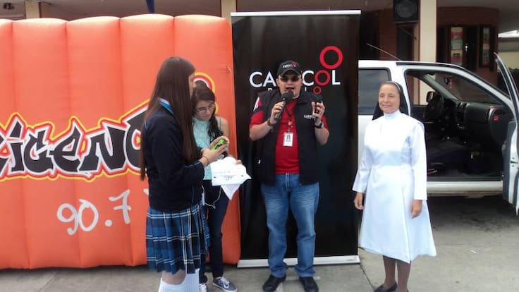 Bailando por una noble causa proyecto social del colegio María Inmaculada de Armenia