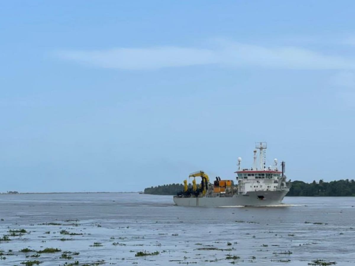 Llega draga Taccola para trabajos en canal de acceso al puerto