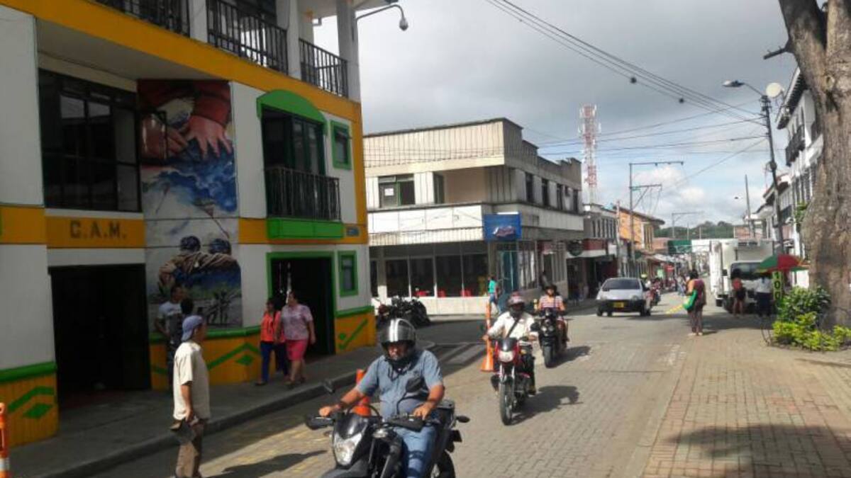 Polémica en Montenegro, Quindío por decreto que prohíbe la circulación de parrillero hombre en moto todo el día